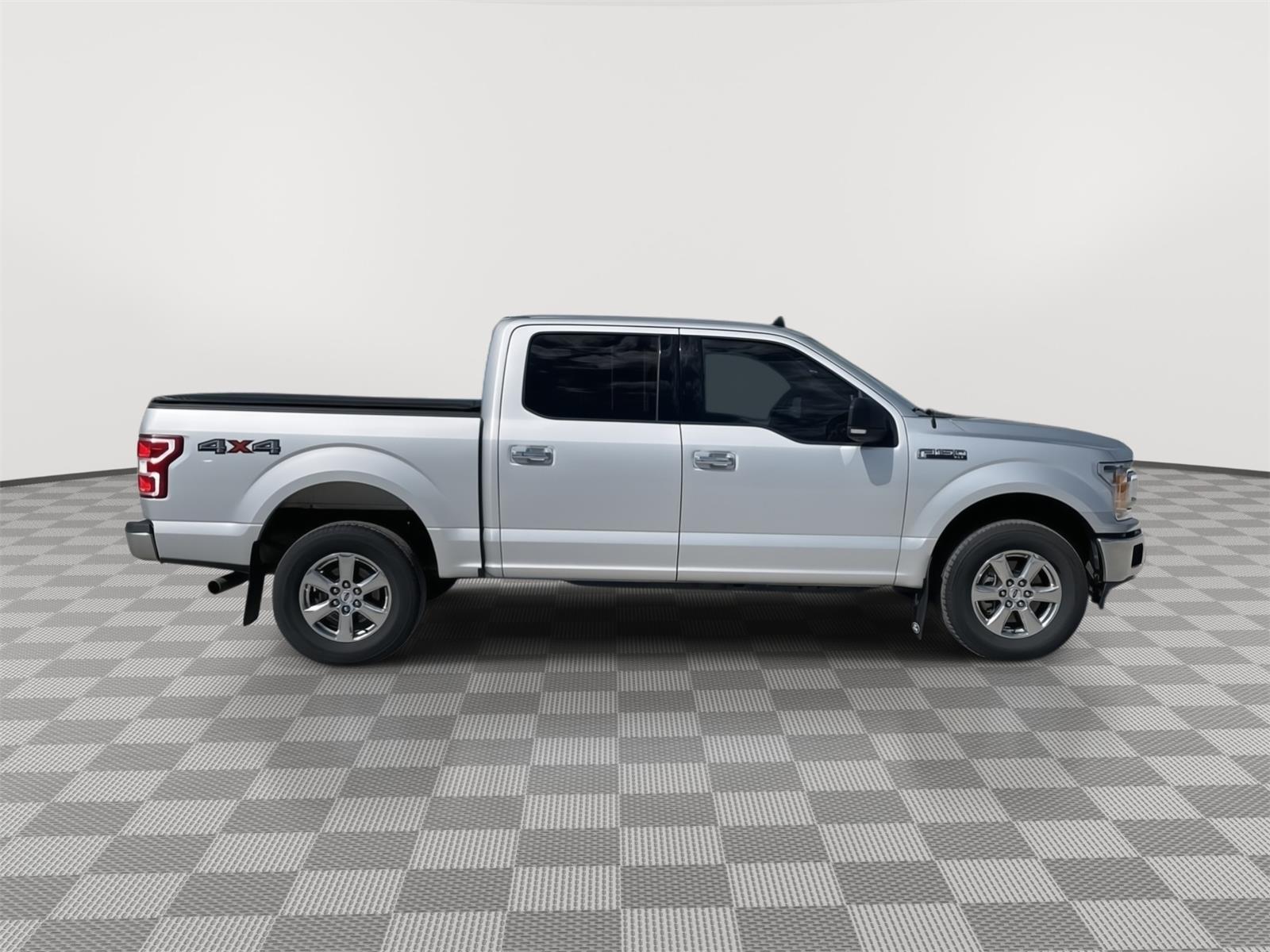 Vehicle photo 7