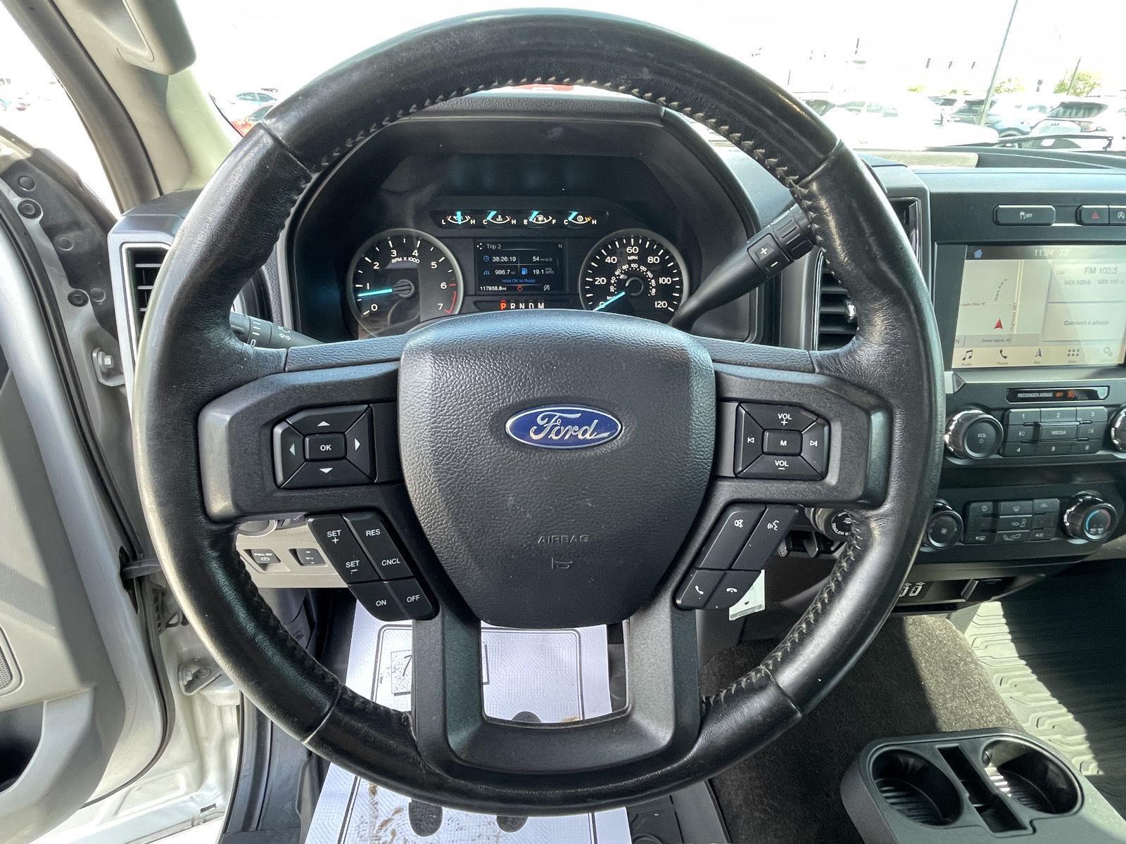 Vehicle photo 13