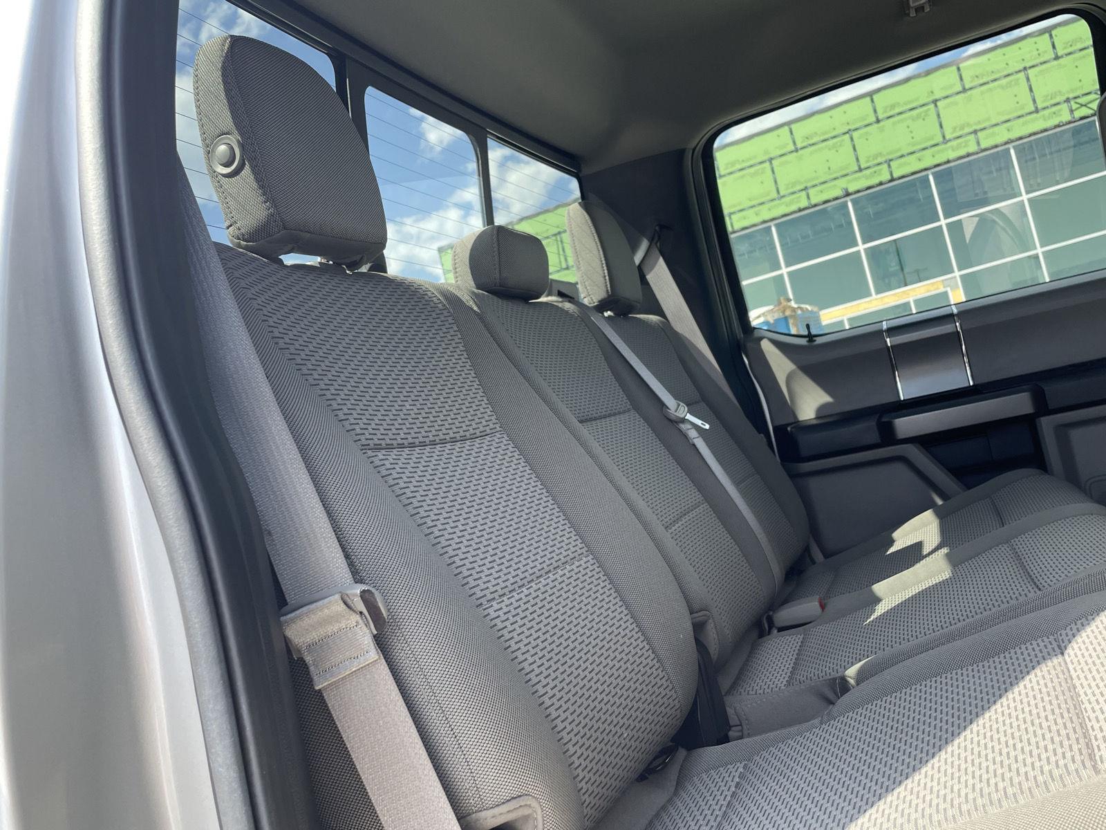 Vehicle photo 19