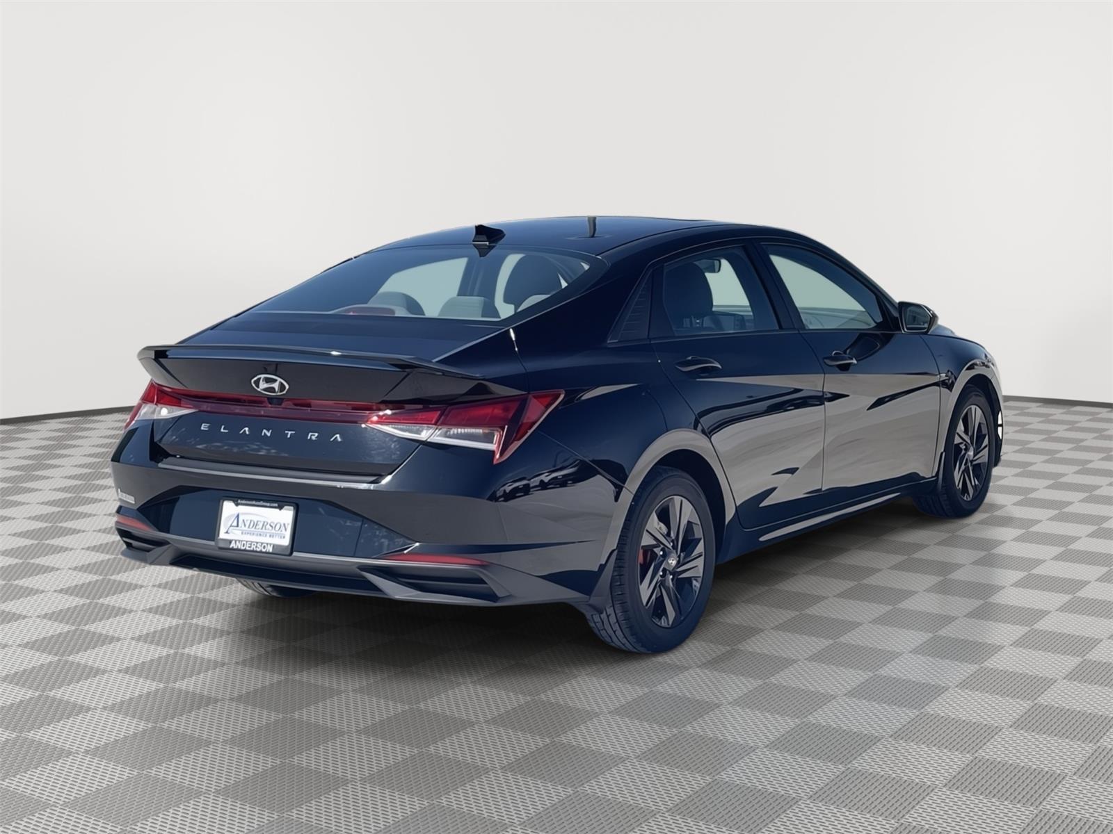 Vehicle photo 6
