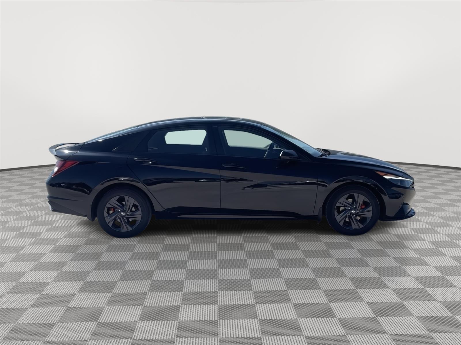 Vehicle photo 7