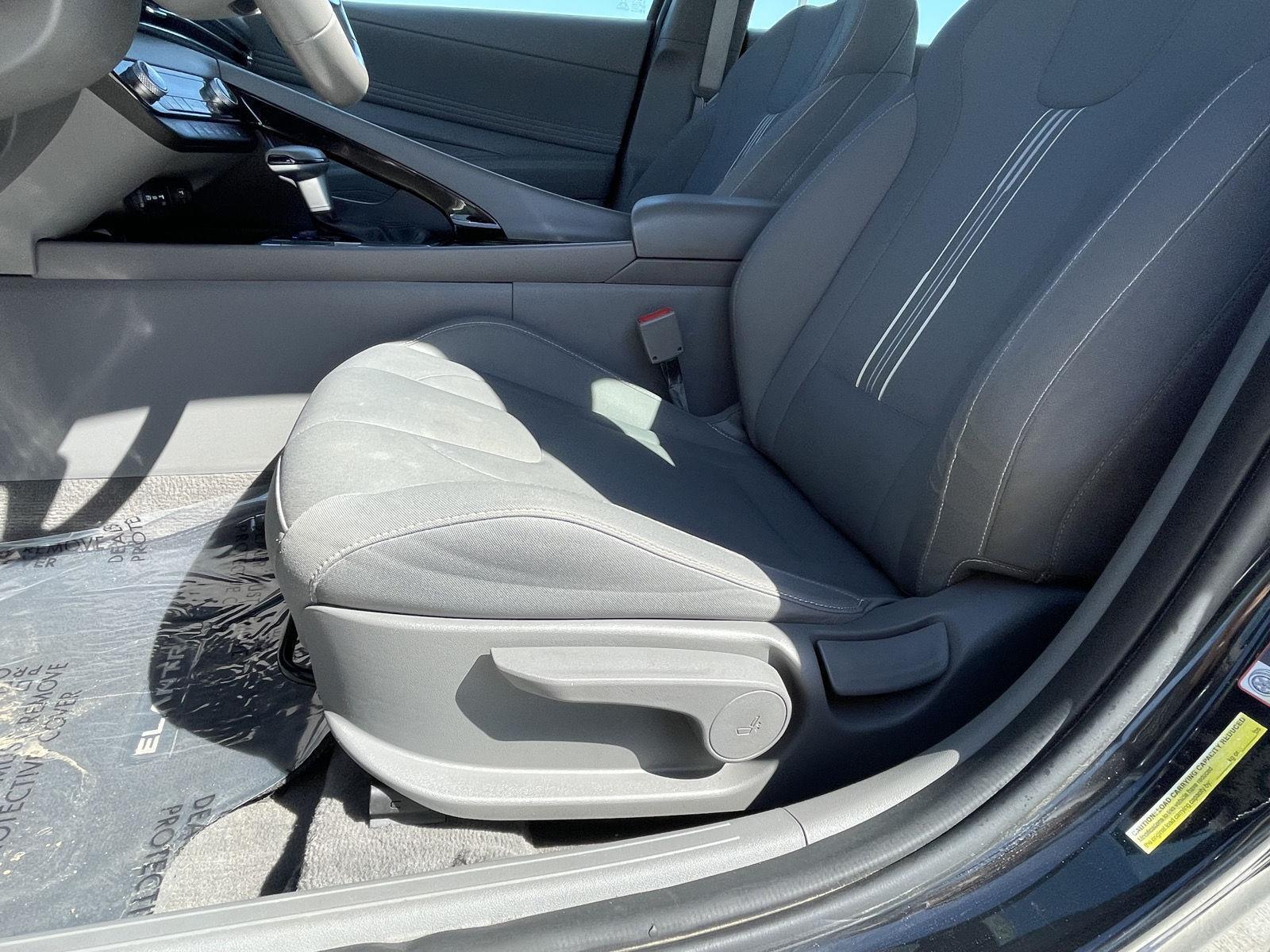 Vehicle photo 17