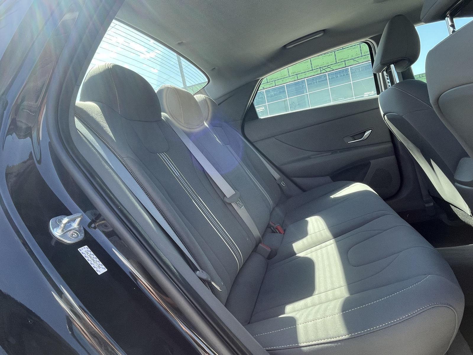 Vehicle photo 19