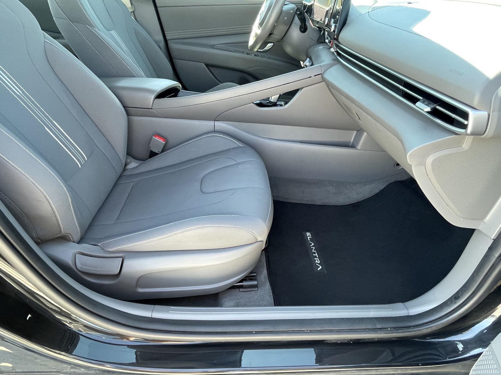 Vehicle photo 20