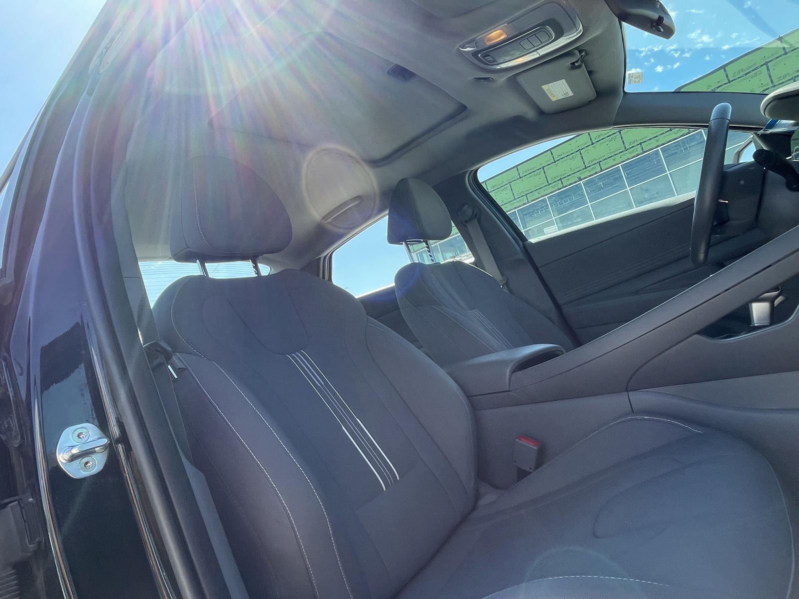 Vehicle photo 21