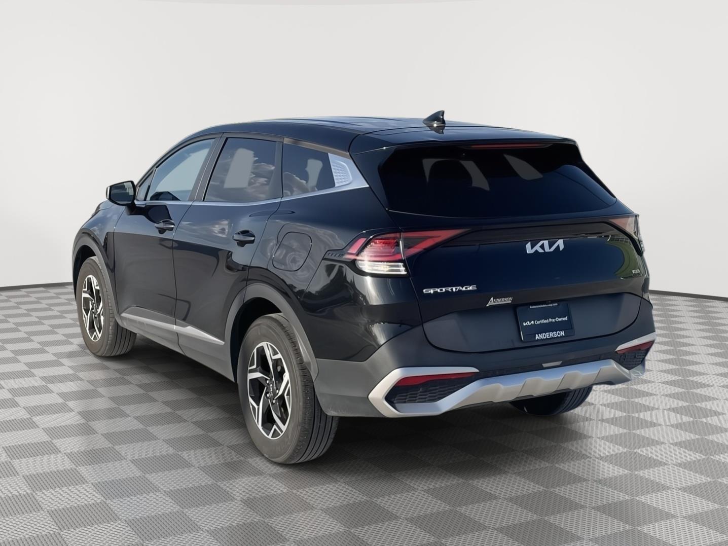 Vehicle photo 4