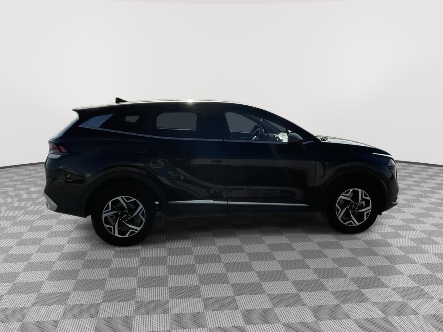 Vehicle photo 7