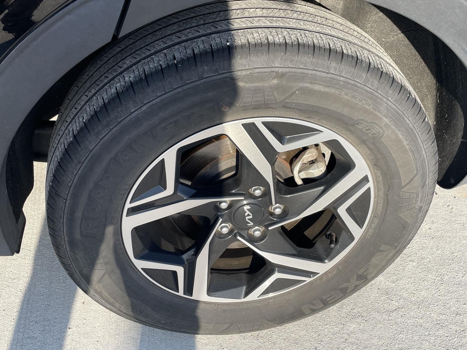 Vehicle photo 10