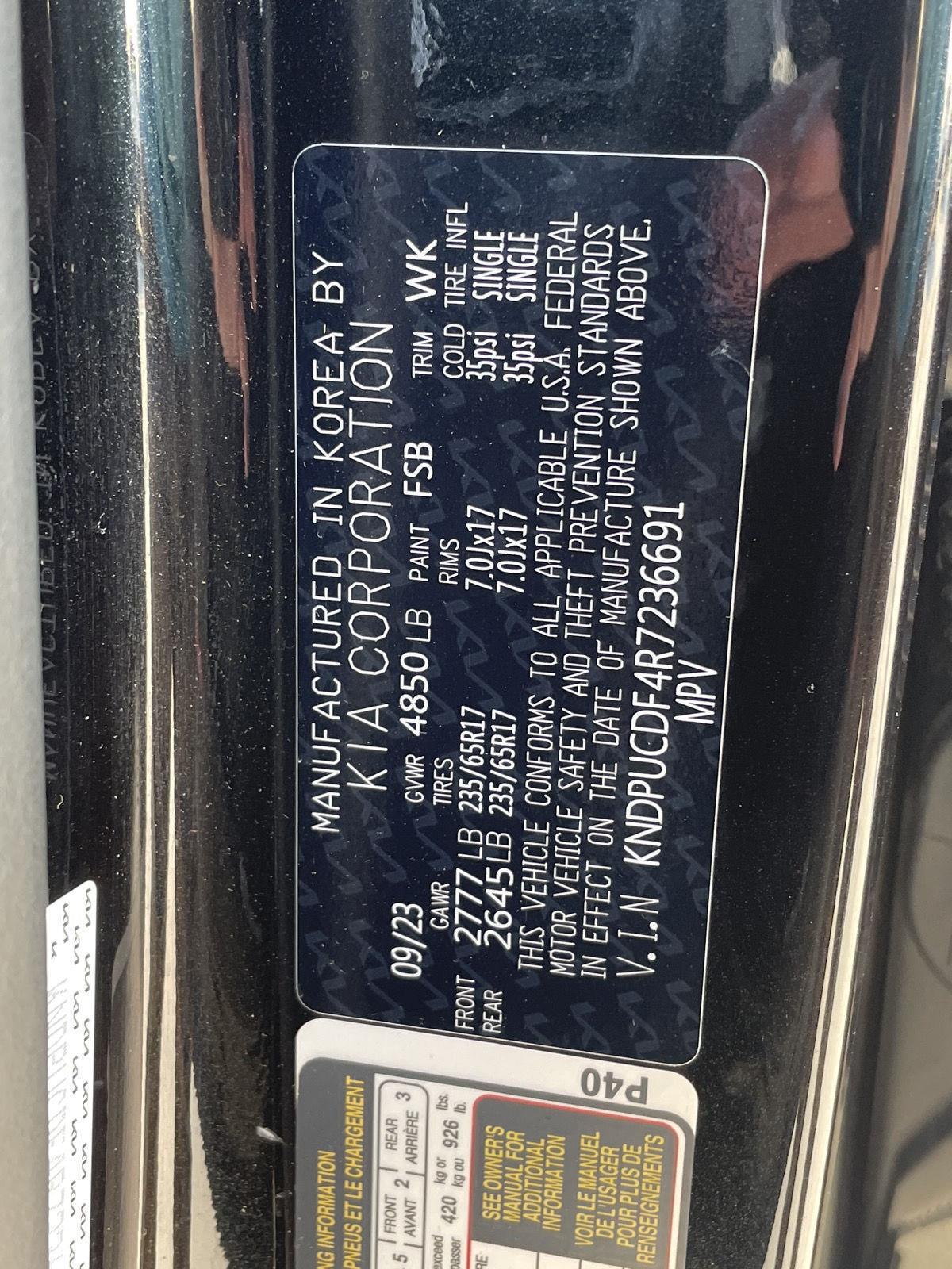 Vehicle photo 11