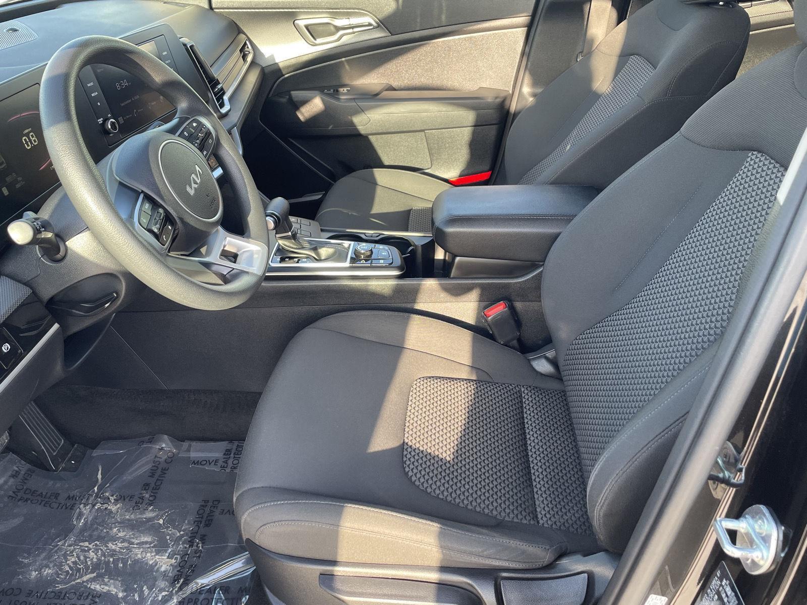 Vehicle photo 13