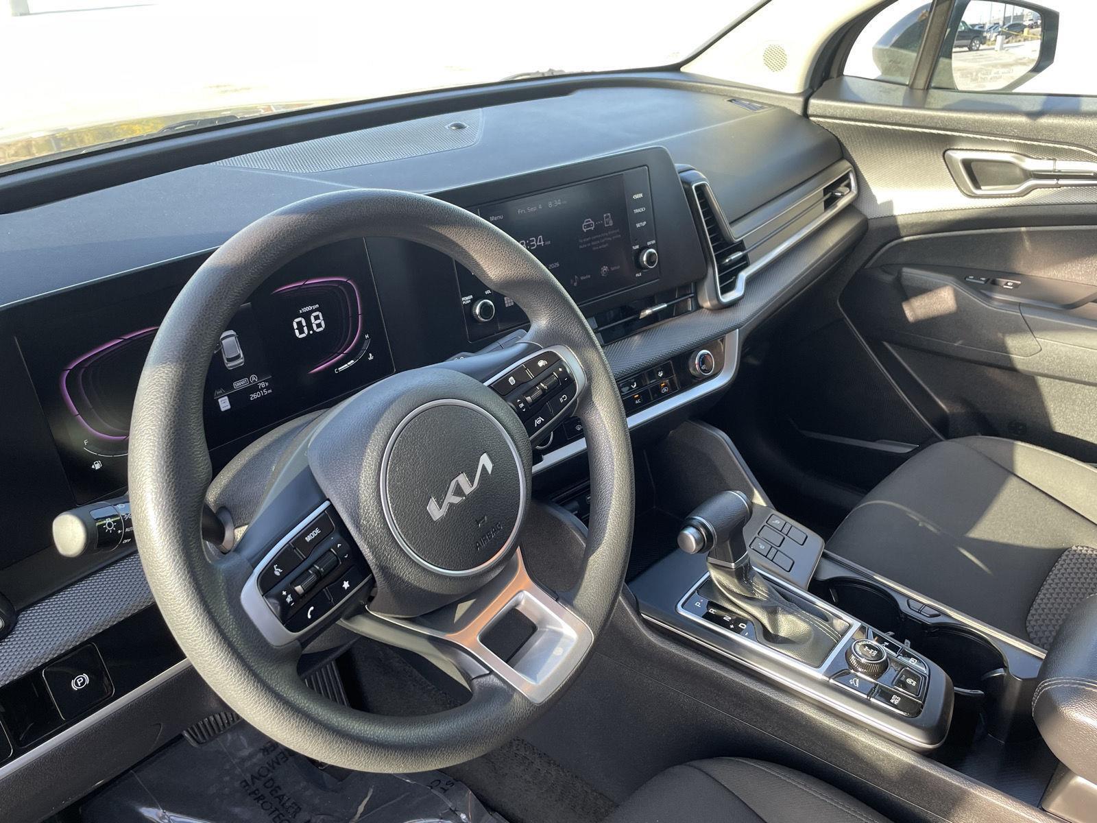 Vehicle photo 14