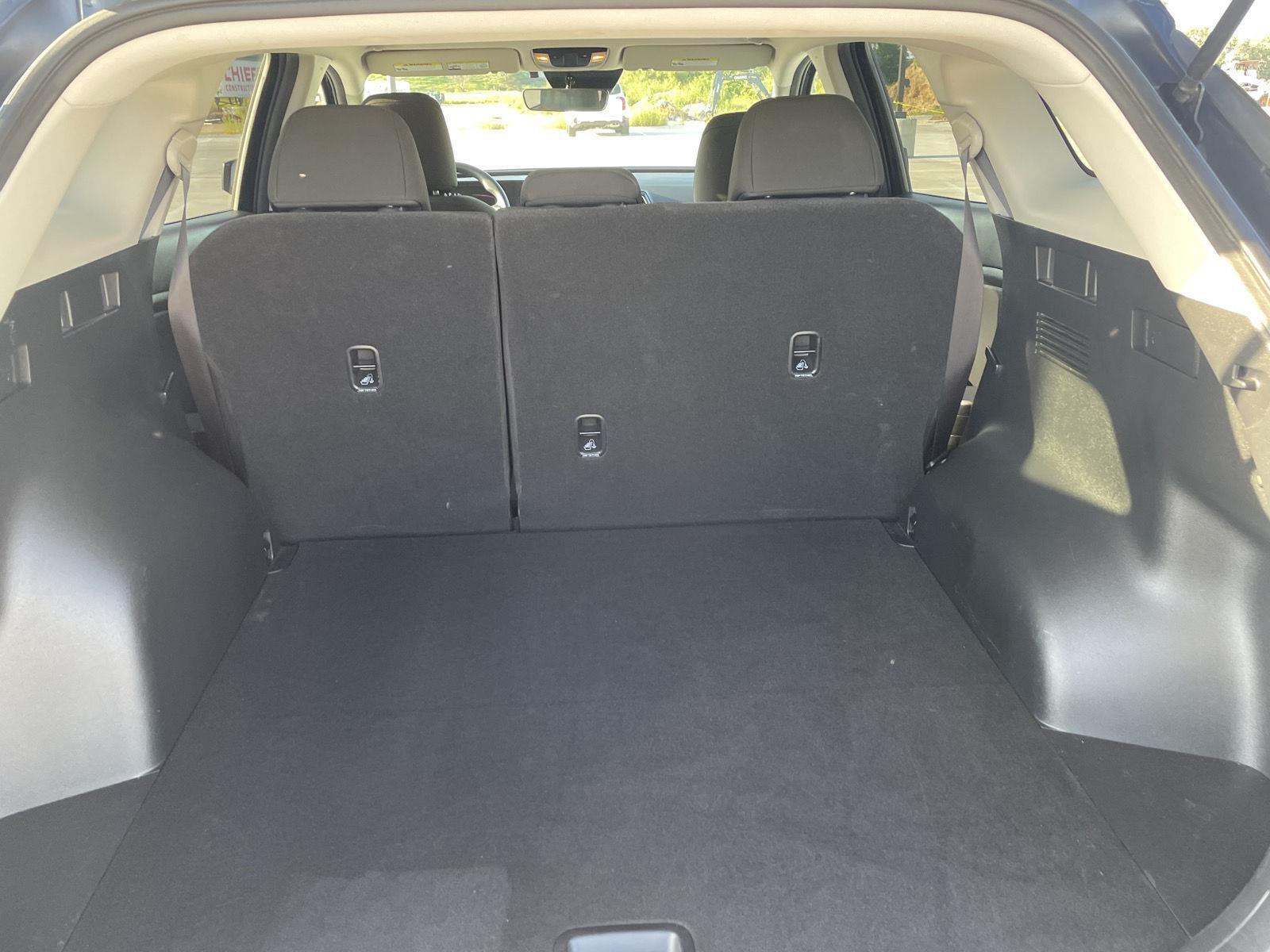 Vehicle photo 16