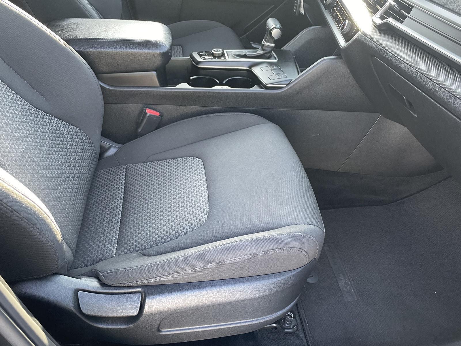 Vehicle photo 17