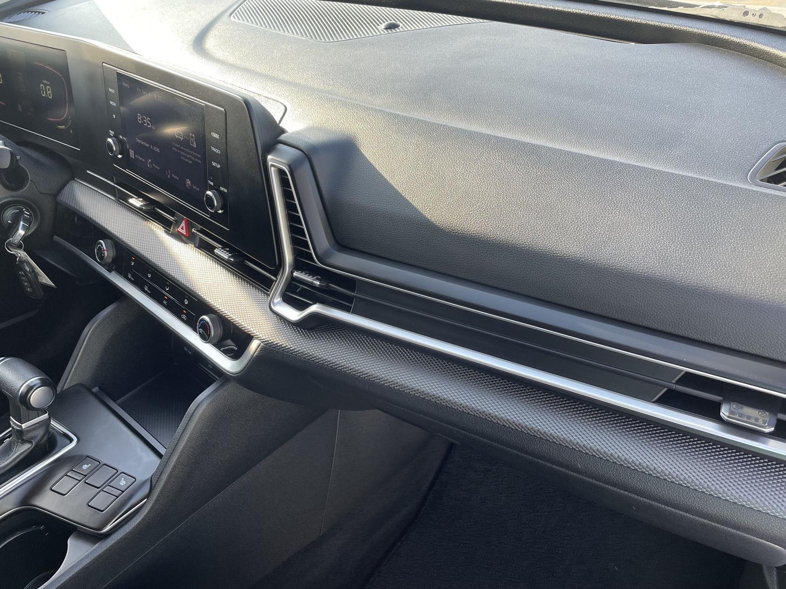 Vehicle photo 18