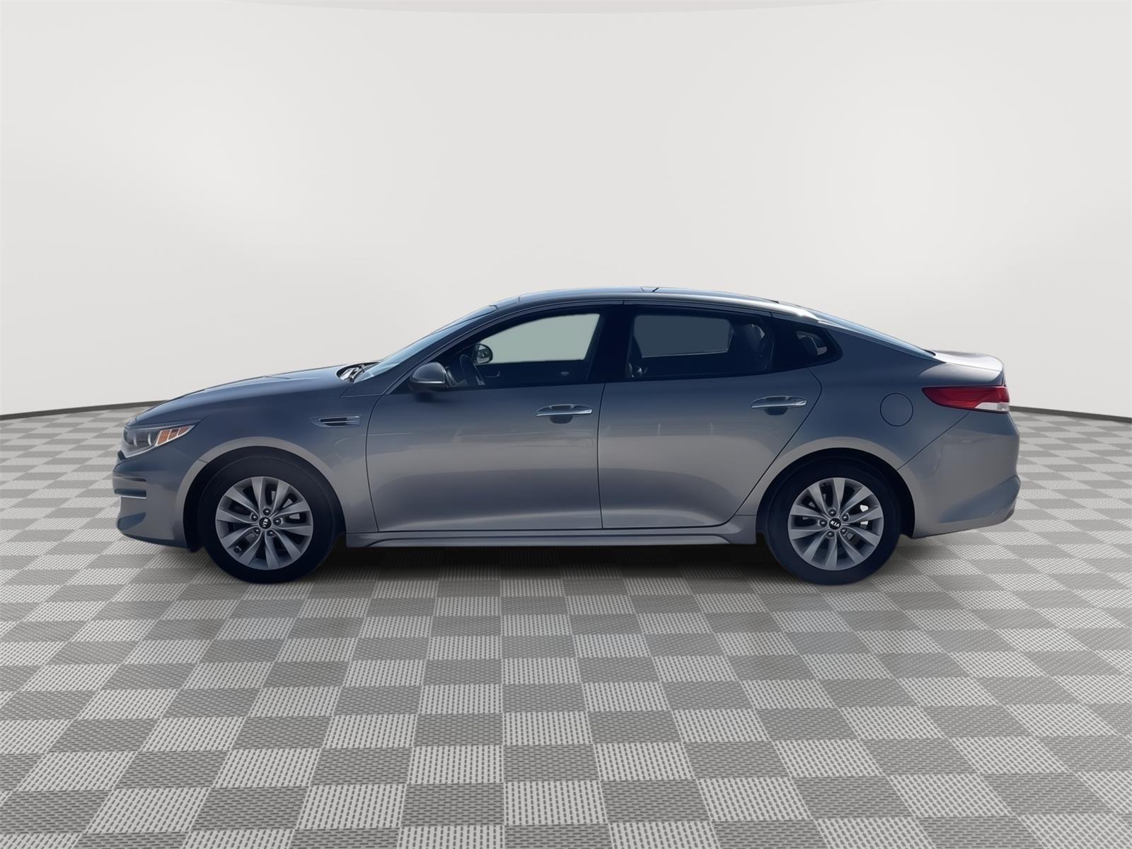 Vehicle photo 2