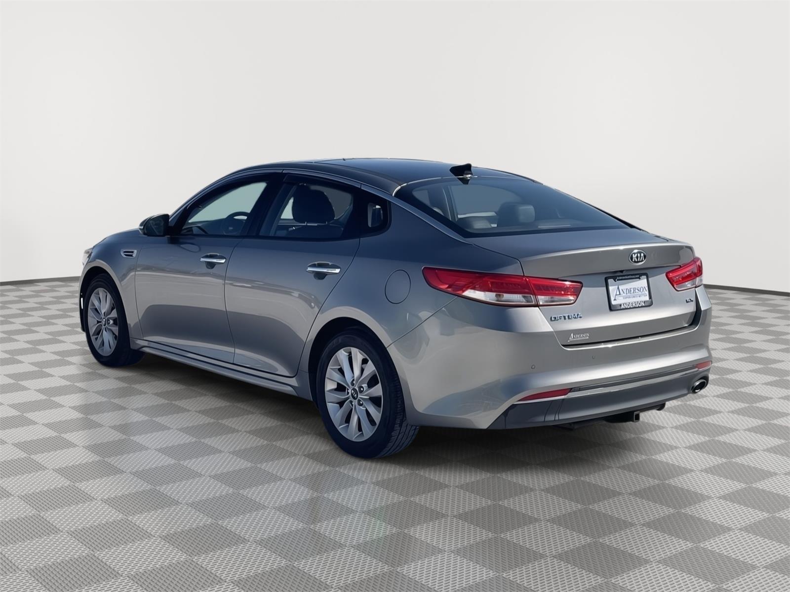 Vehicle photo 4