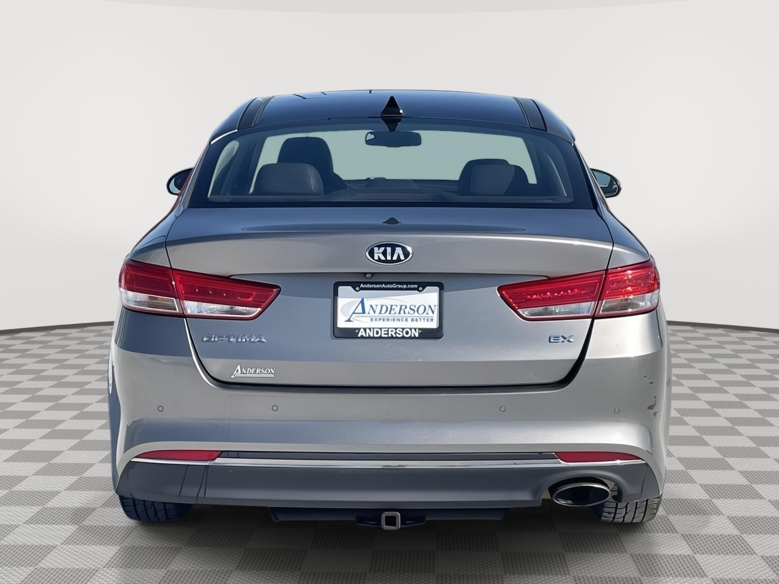 Vehicle photo 5