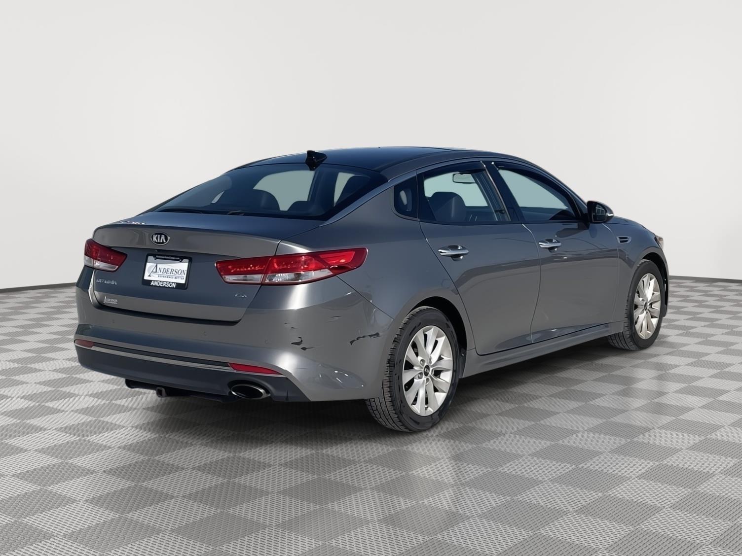 Vehicle photo 6