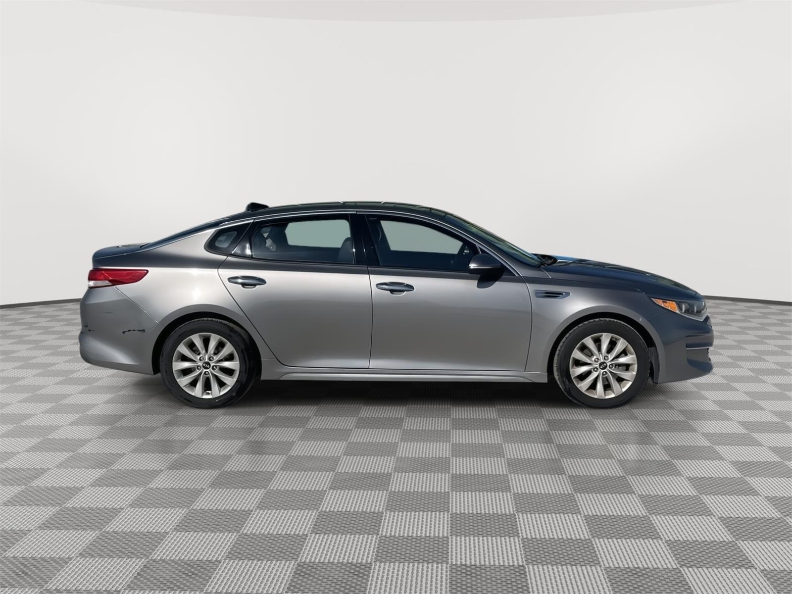 Vehicle photo 7