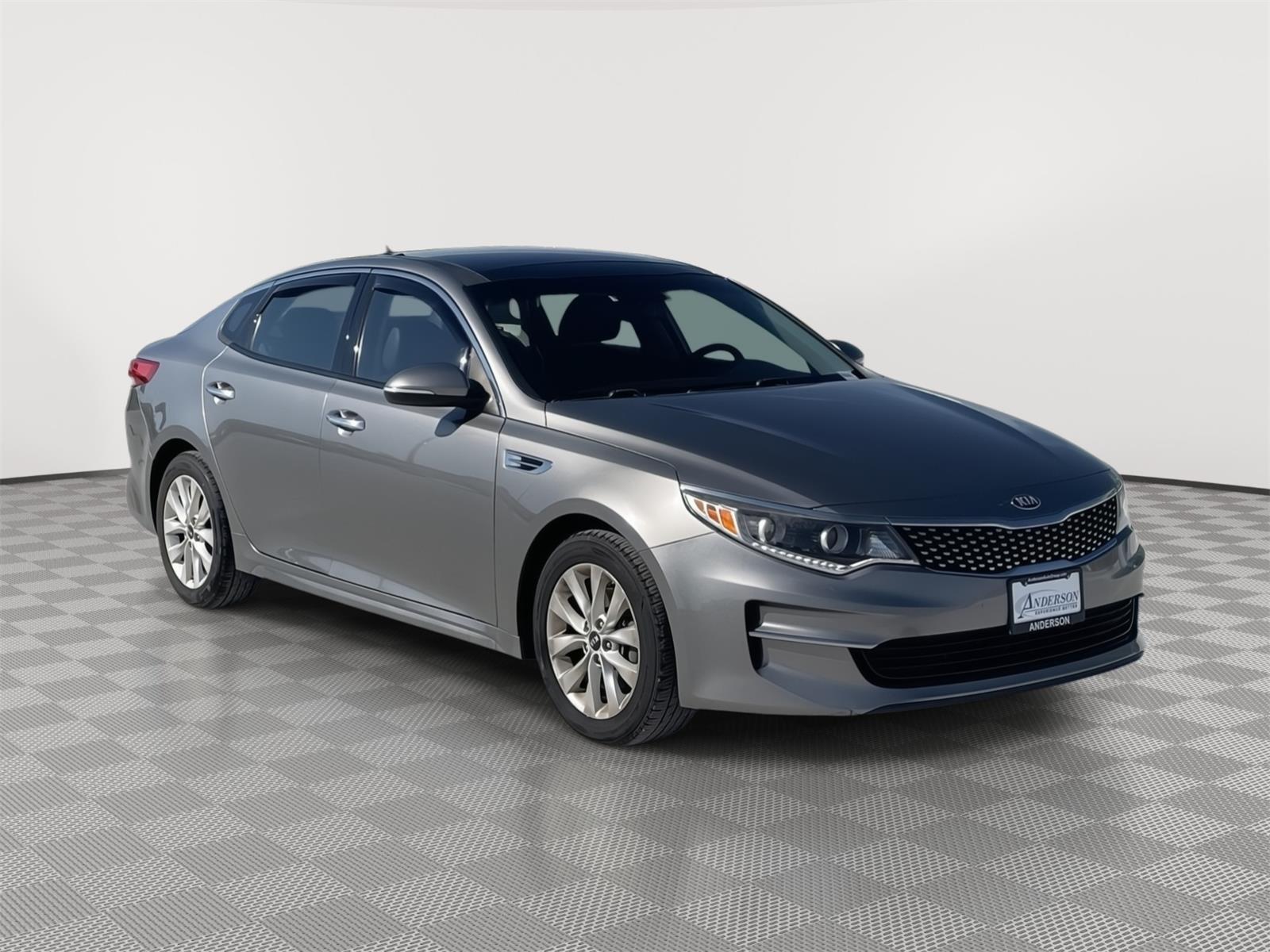 Vehicle photo 8