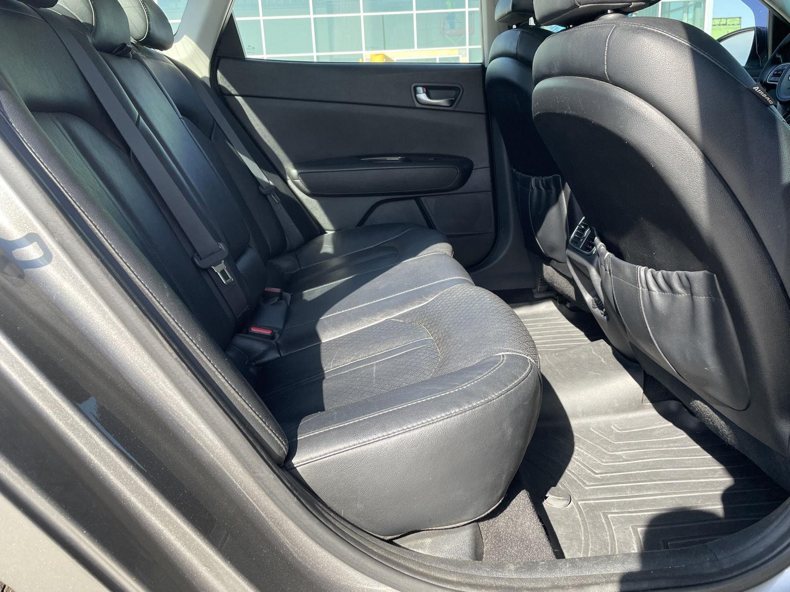 Vehicle photo 17