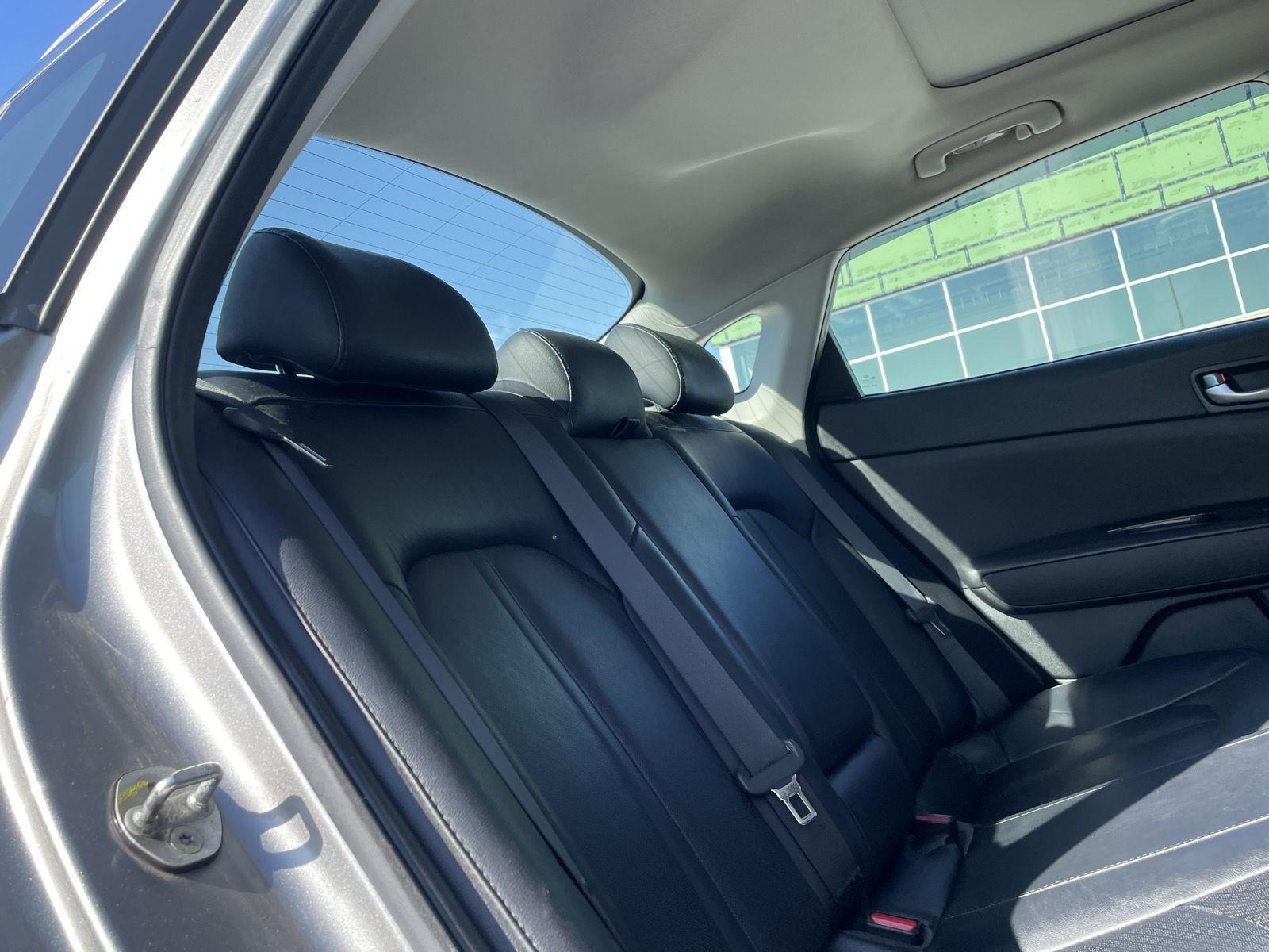 Vehicle photo 18