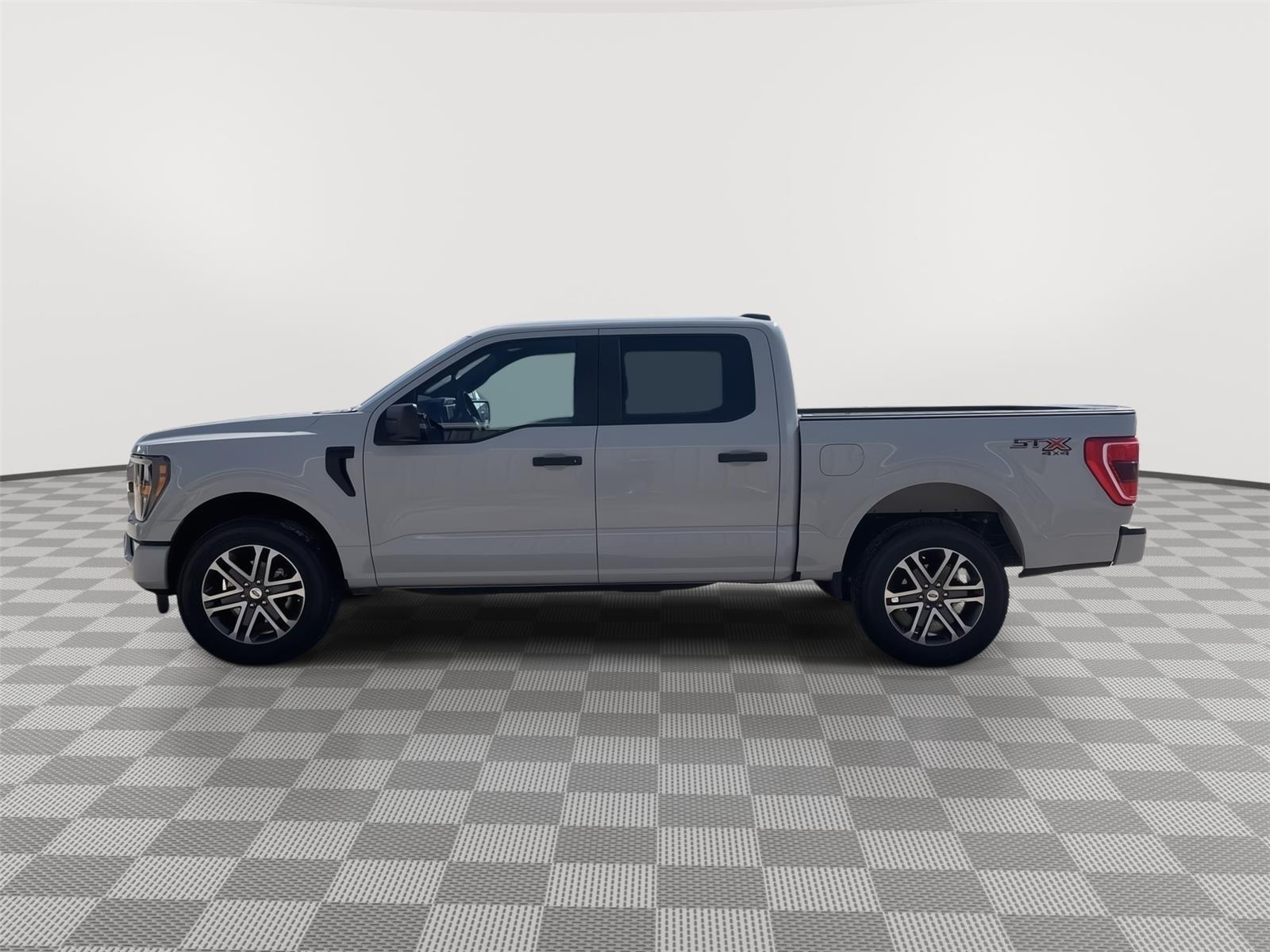 Vehicle photo 2