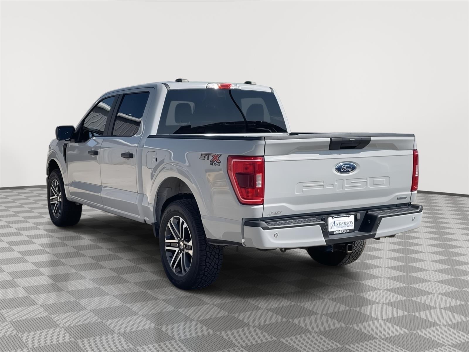 Vehicle photo 4