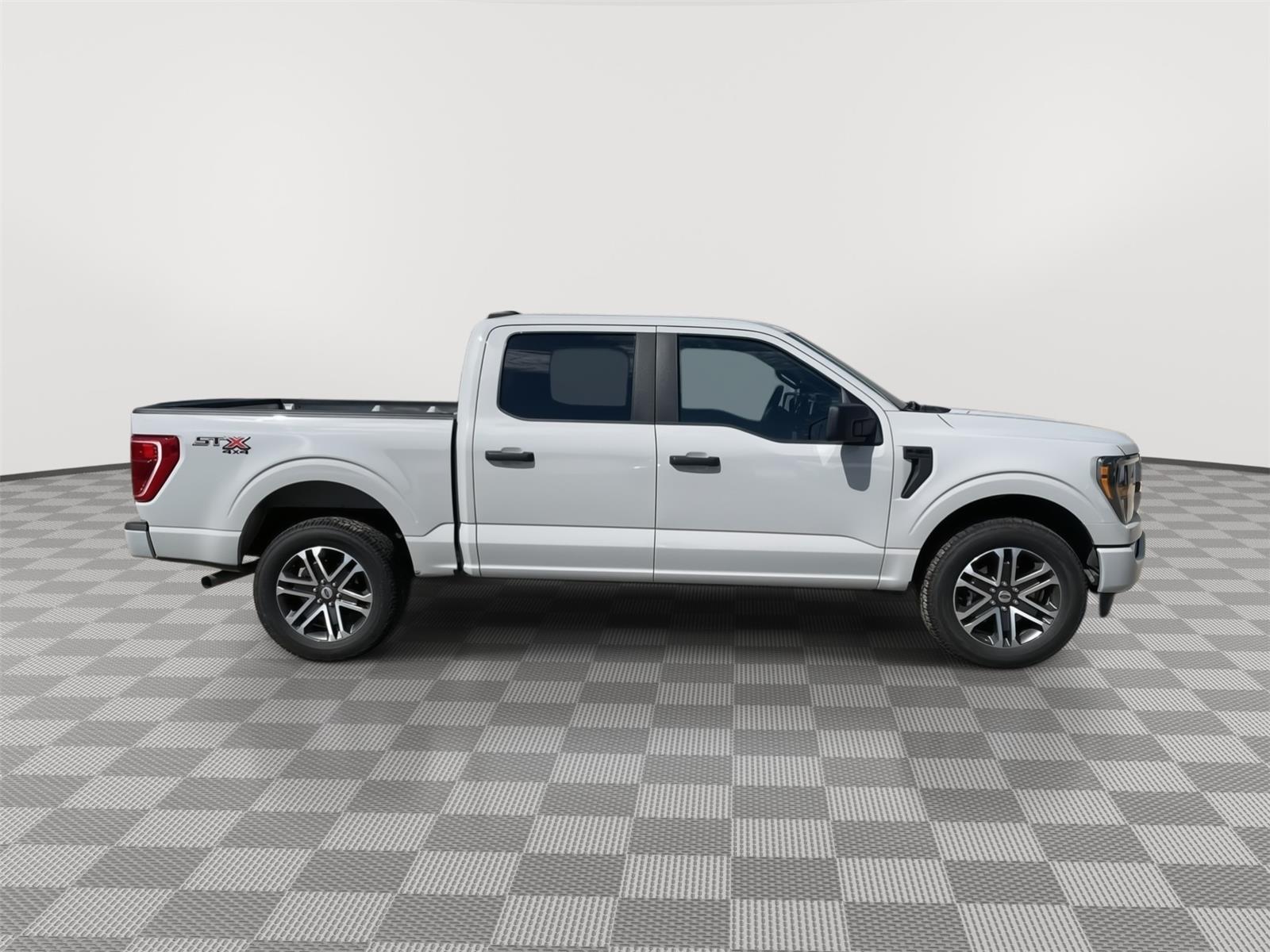 Vehicle photo 7
