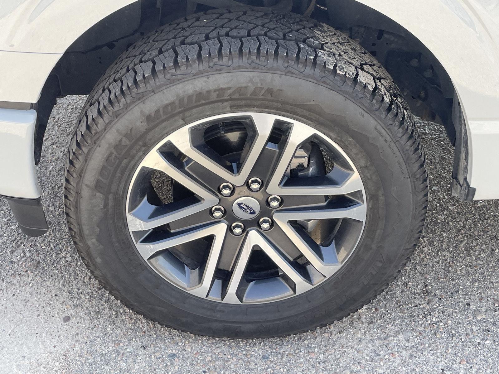 Vehicle photo 10