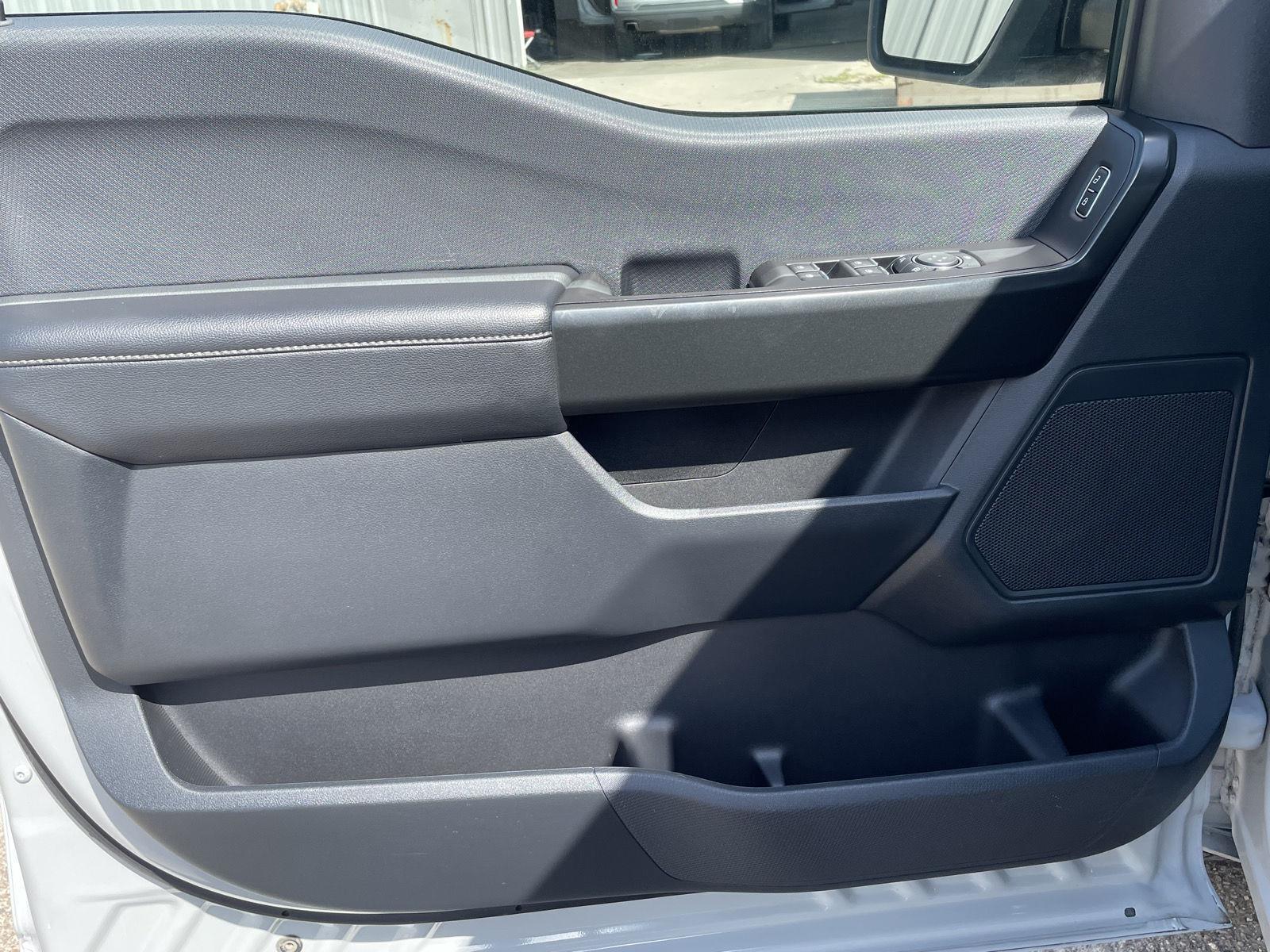 Vehicle photo 12