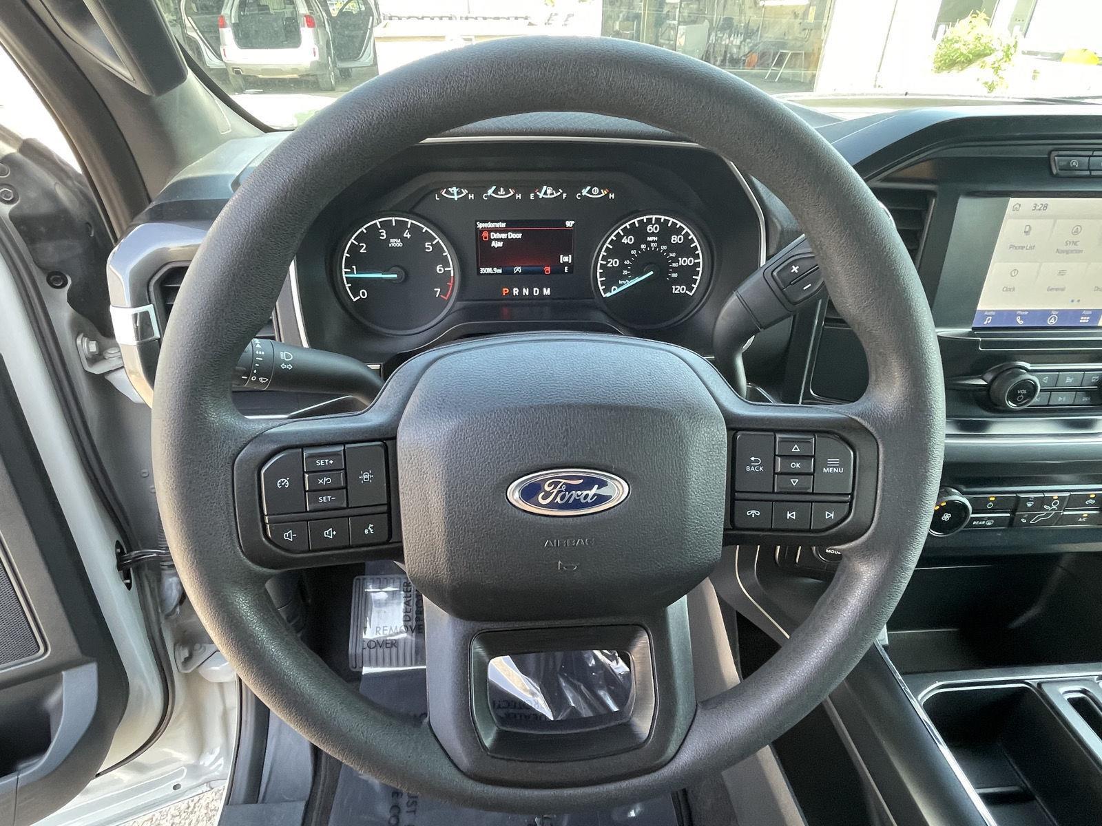 Vehicle photo 13
