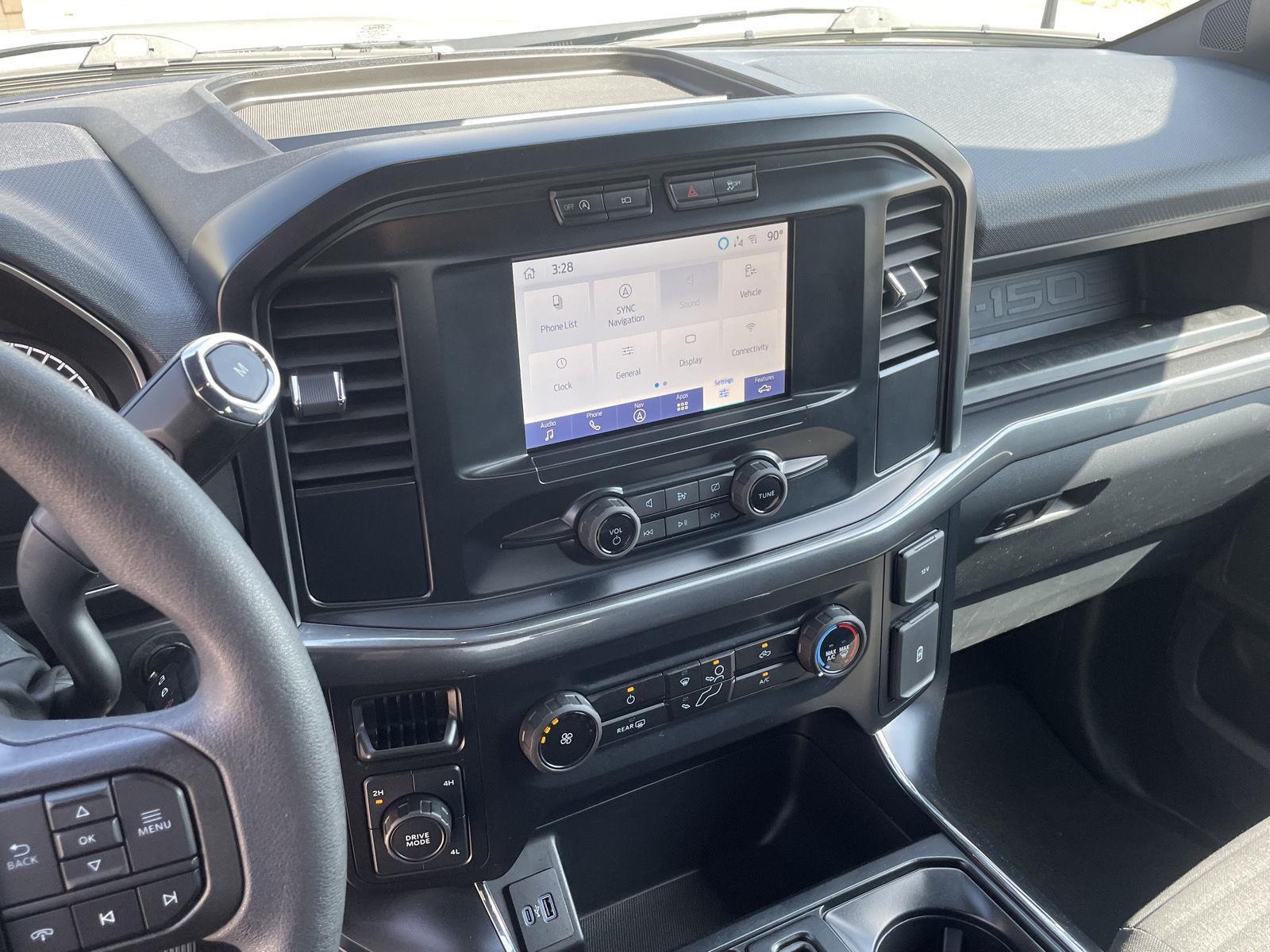 Vehicle photo 14
