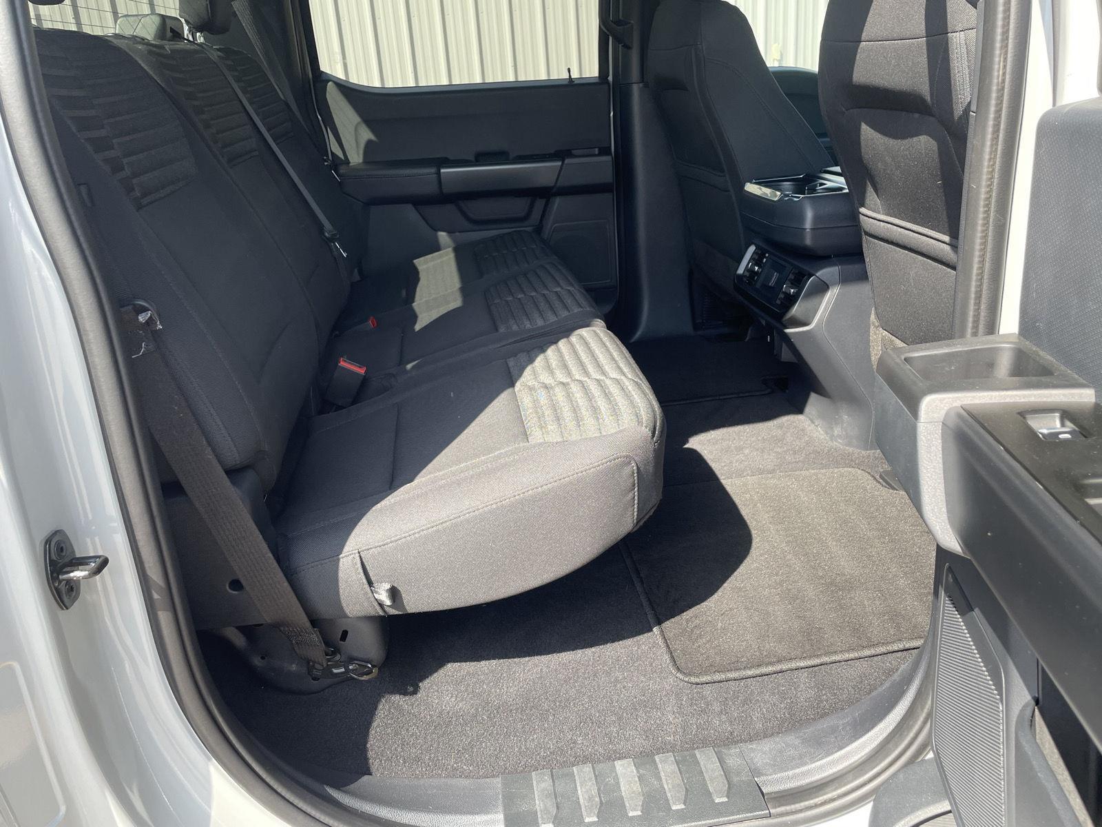 Vehicle photo 17