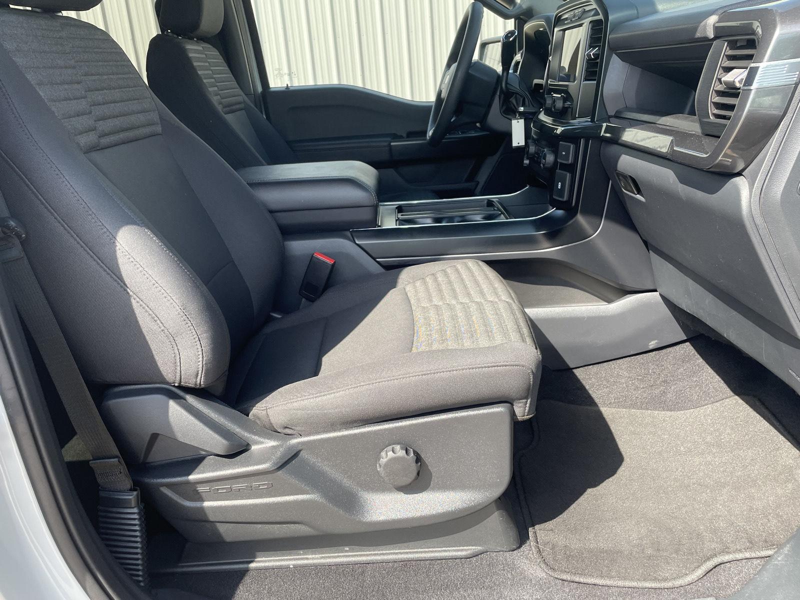 Vehicle photo 19