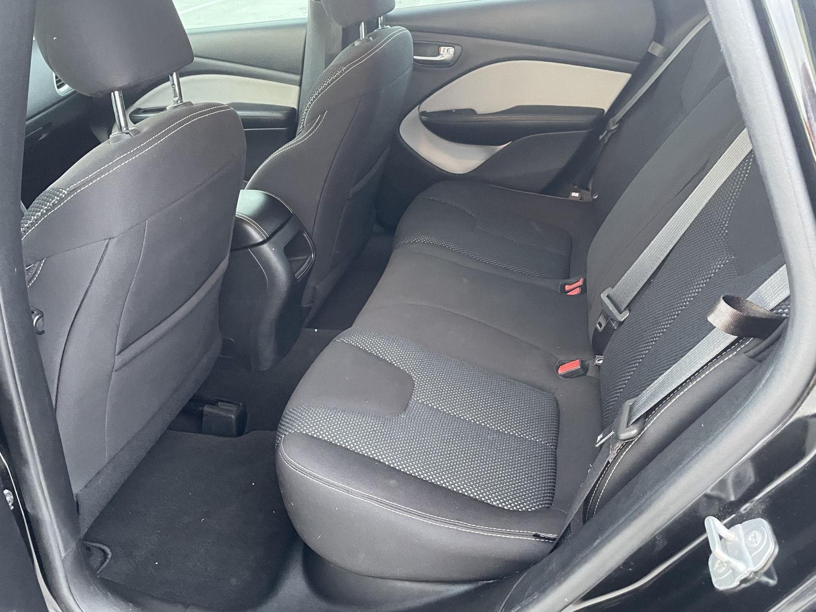 Vehicle photo 14
