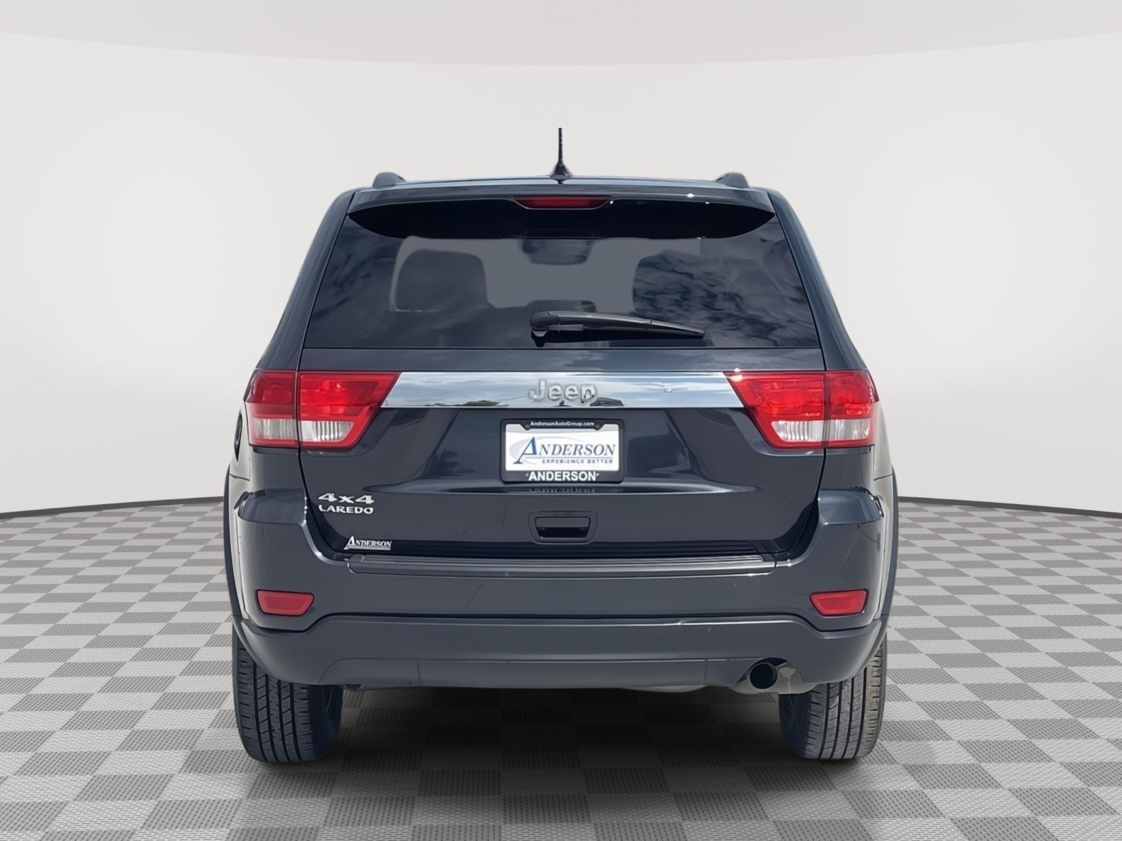 Vehicle photo 5