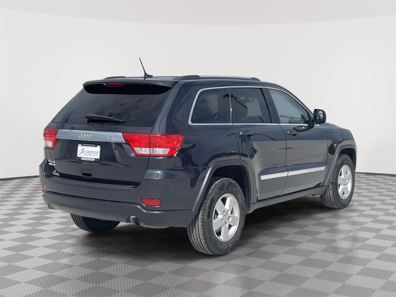 Vehicle photo 6