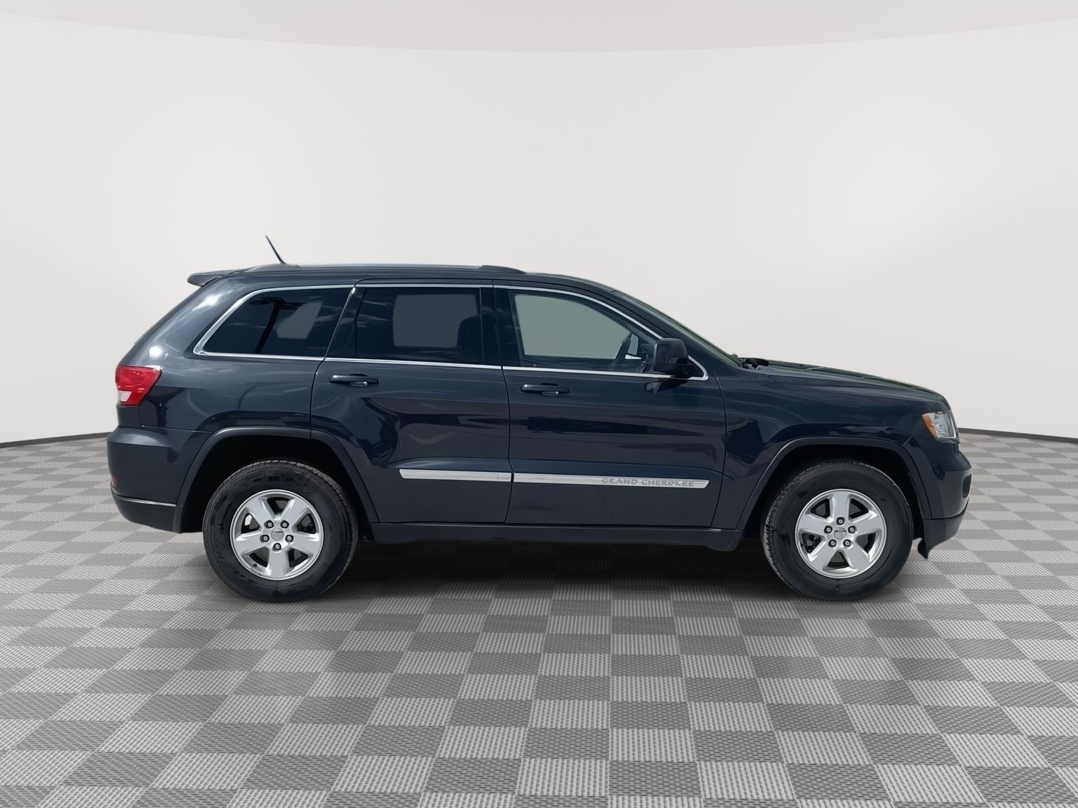 Vehicle photo 7