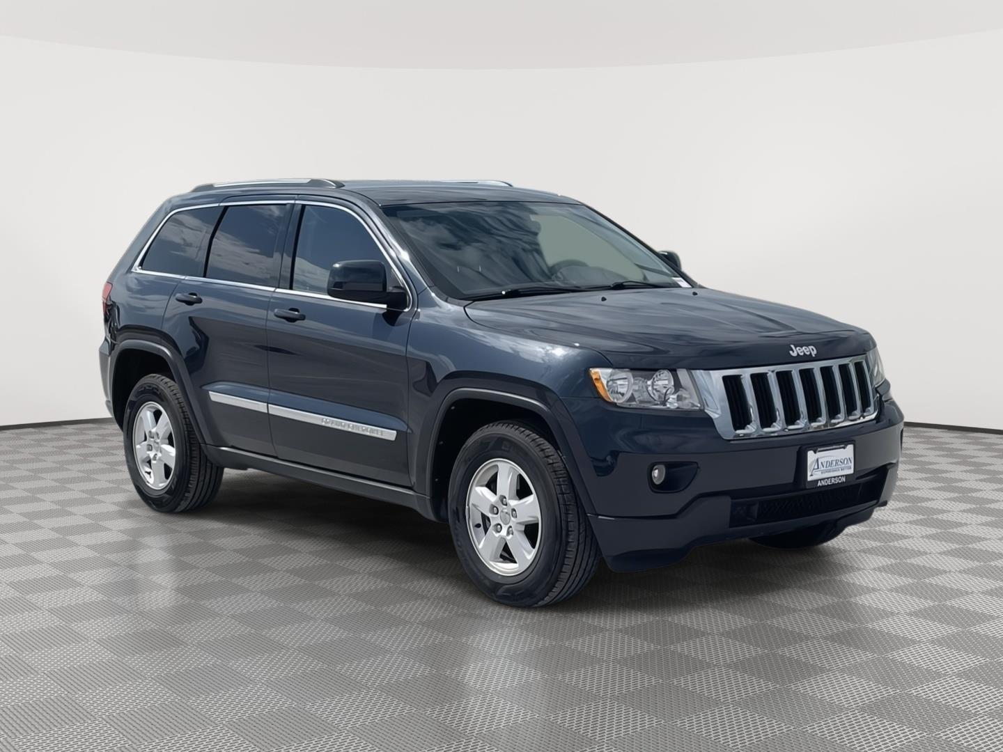 Vehicle photo 8