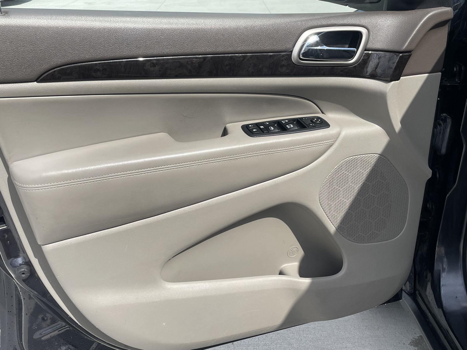 Vehicle photo 12