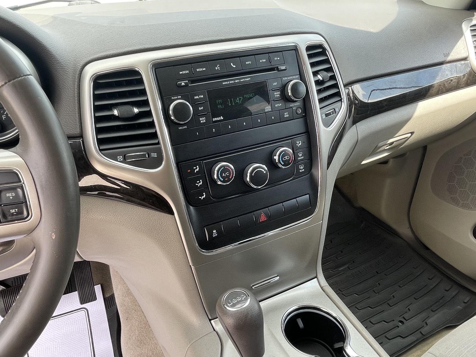 Vehicle photo 14