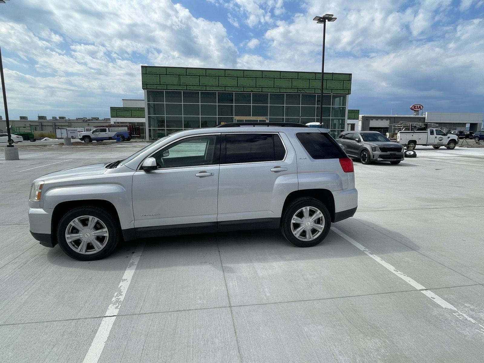Vehicle photo 2