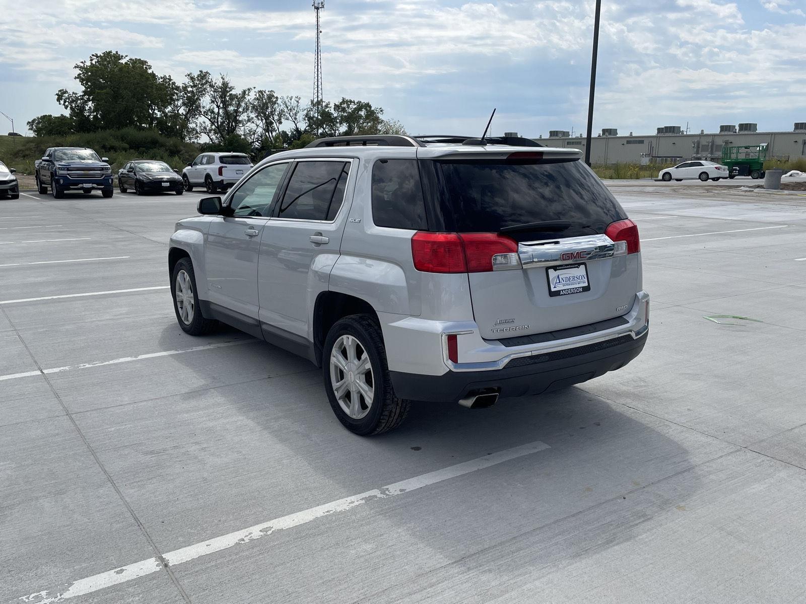 Vehicle photo 4