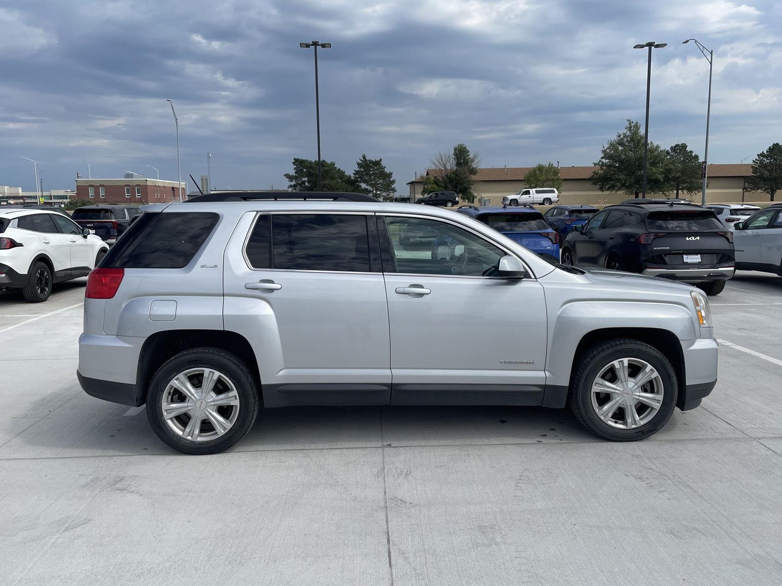Vehicle photo 7