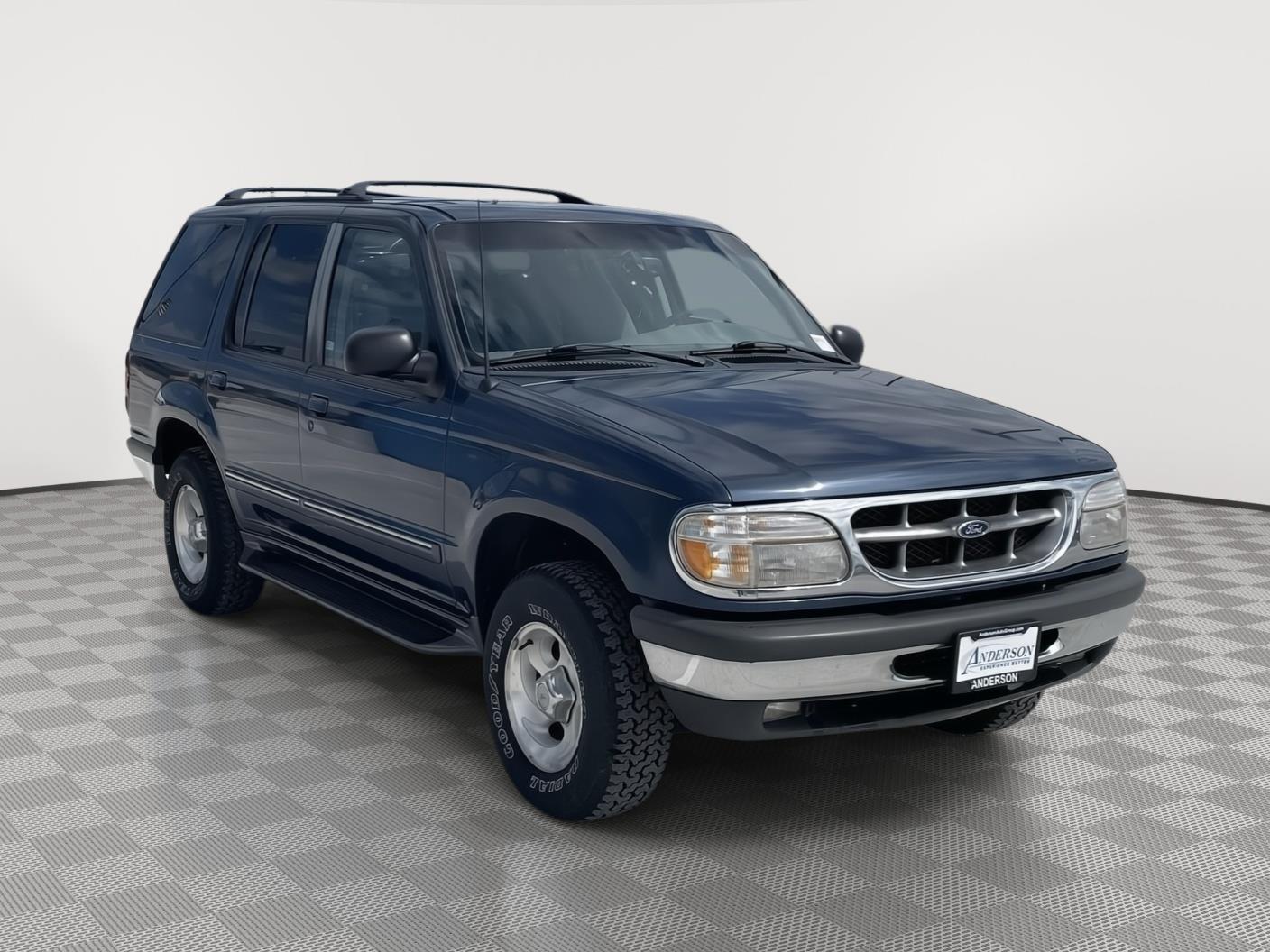 Vehicle photo 8