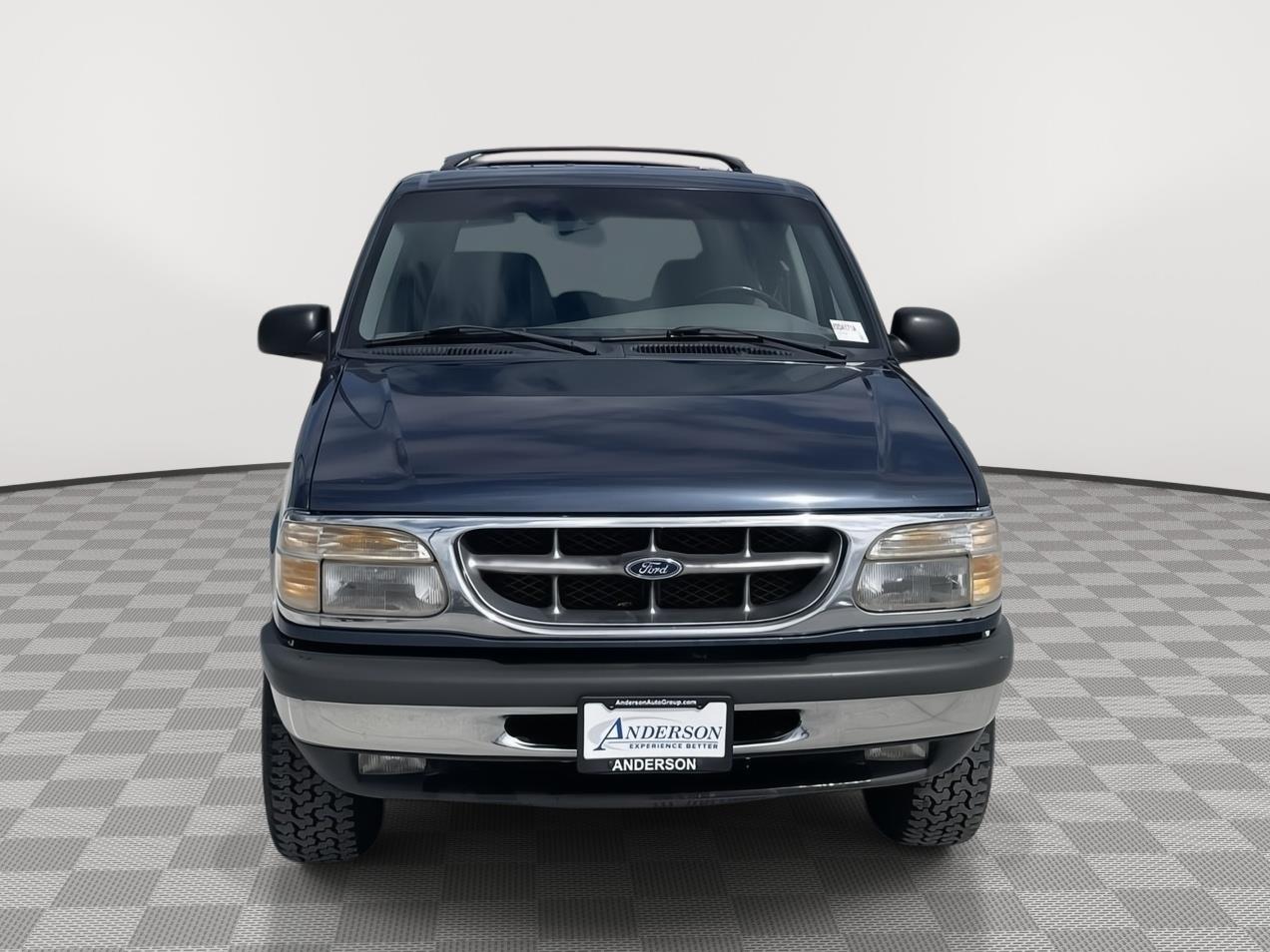 Vehicle photo 9