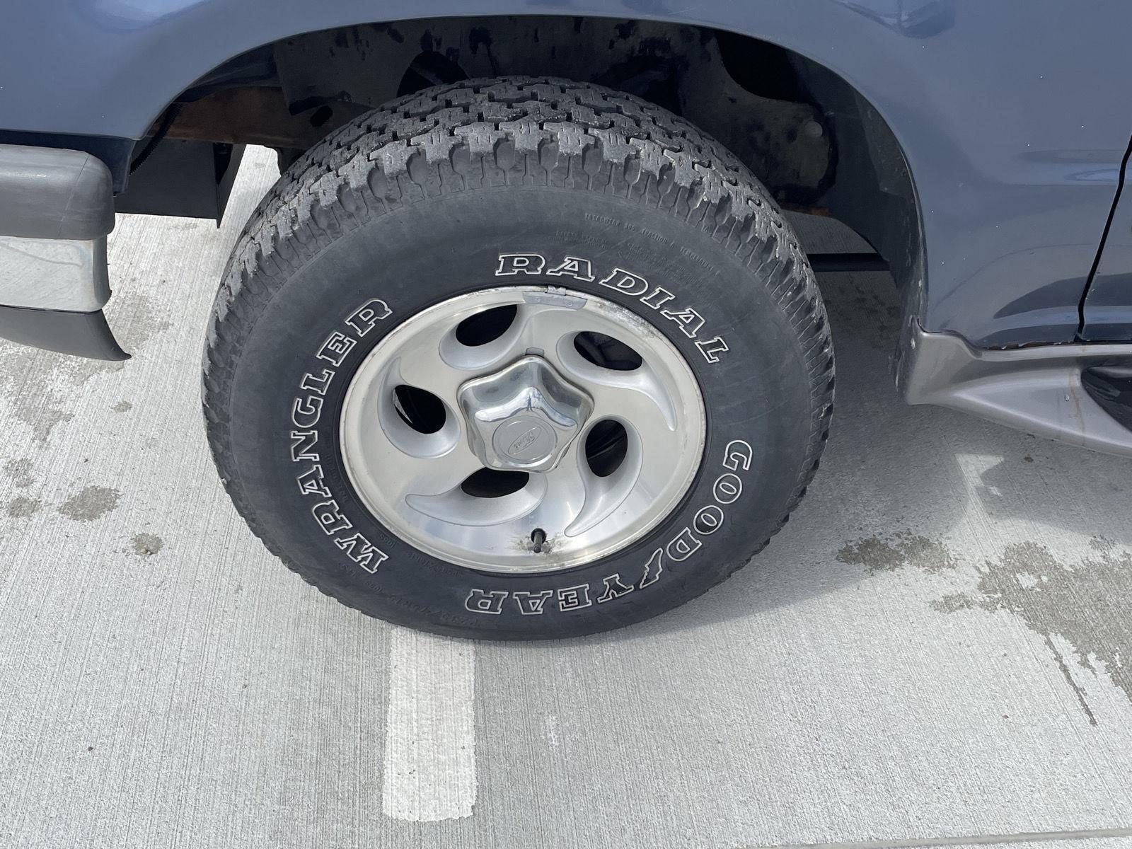 Vehicle photo 10