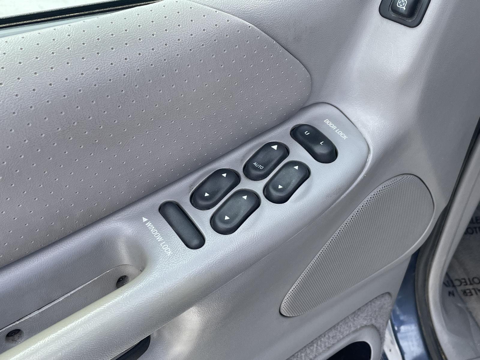 Vehicle photo 11