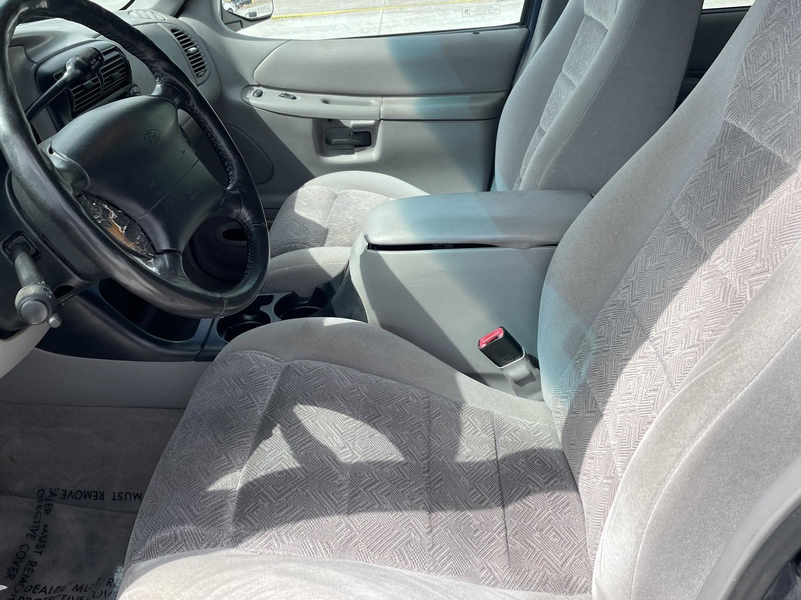 Vehicle photo 12